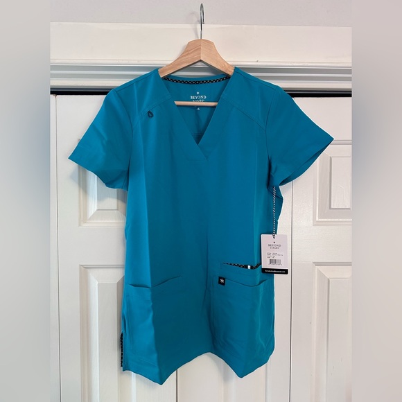 Beyond Scrubs Tops - NEW with tags Beyond Scrubs Teal V-Neck Scrub Top